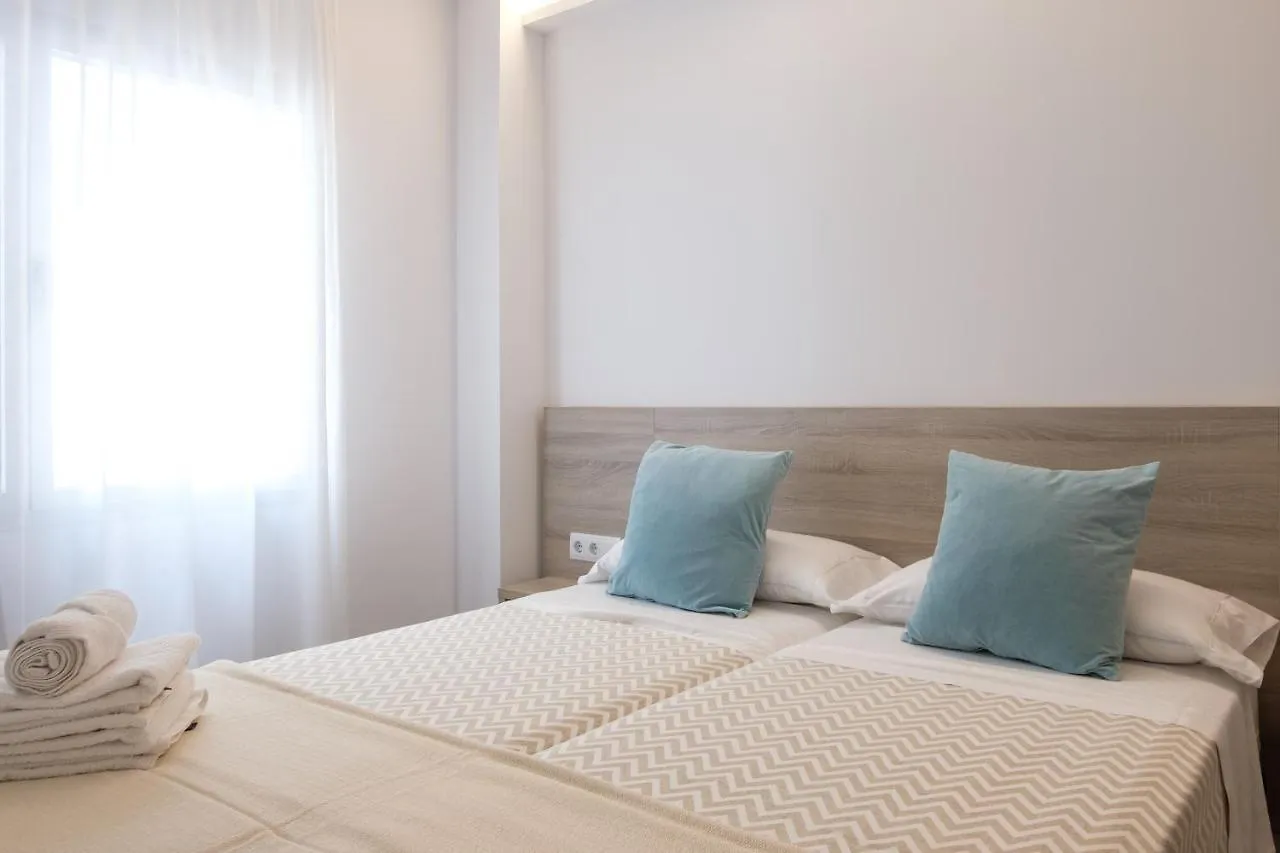 Sea Breeze Apartments كالا مييور إسبانيا